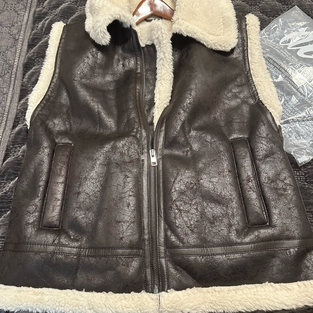Aerie Cream Sherpa Lined Vest NWT - Picture 3 of 16